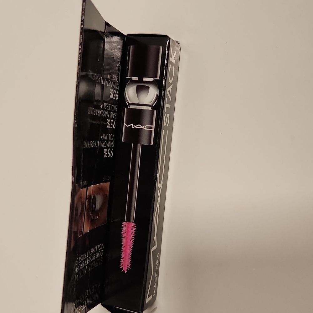 NIB Mini MAC Superstack mascara - Picture 3 of 4